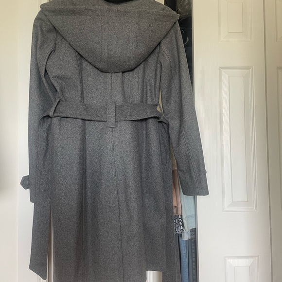 Michael Kors coat. - Picture 2 of 3